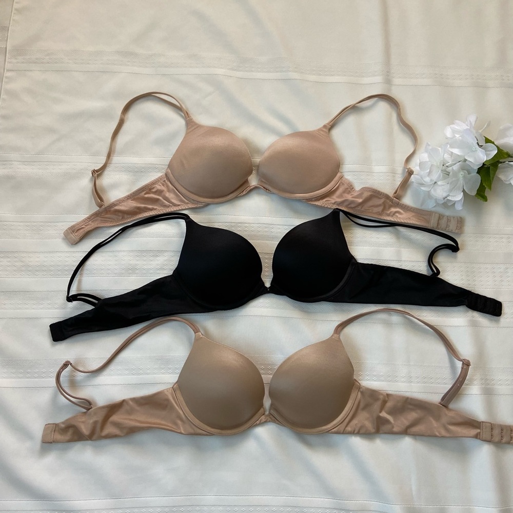Lot of 3 Victoria Secret padded bras.